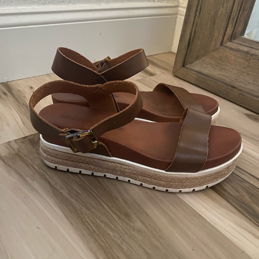 Mia brown leather platform sandal - 7.5